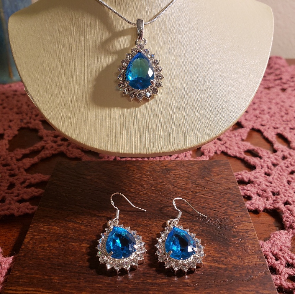 Elegant Blue Topaz Crystal Pendant & Earrings